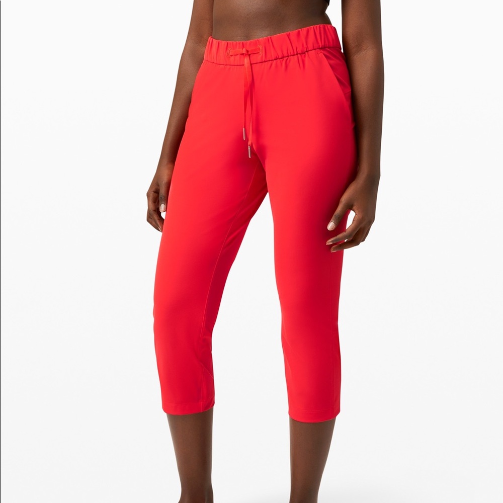 NWT - LULULEMON On The Fly Crop